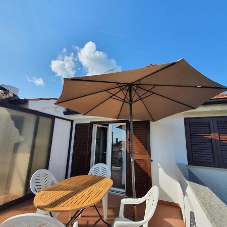 Apartment With Terace And Sea View Marica Крк Экстерьер фото