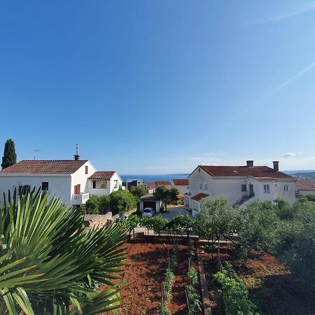 Apartment With Terace And Sea View Marica Крк Экстерьер фото