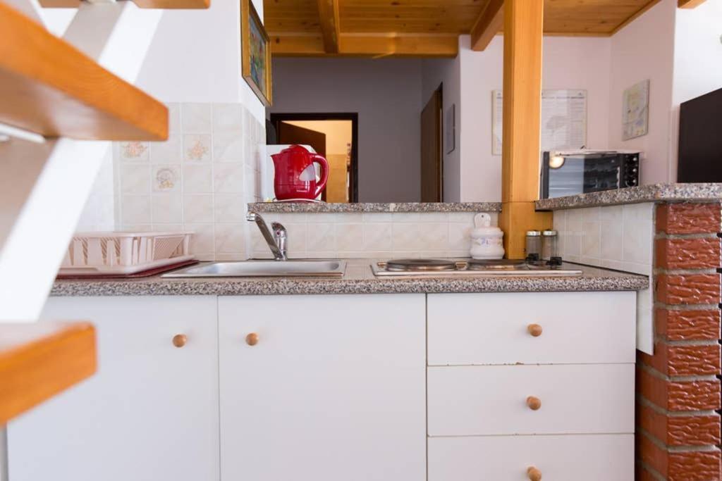 Apartment With Terace And Sea View Marica Крк Экстерьер фото