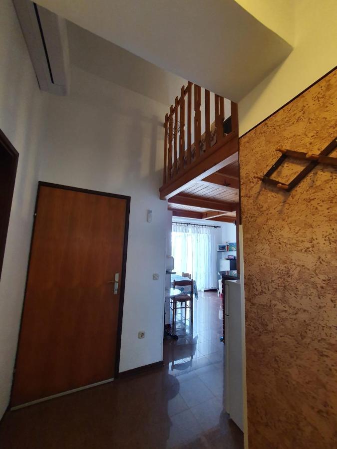 Apartment With Terace And Sea View Marica Крк Экстерьер фото